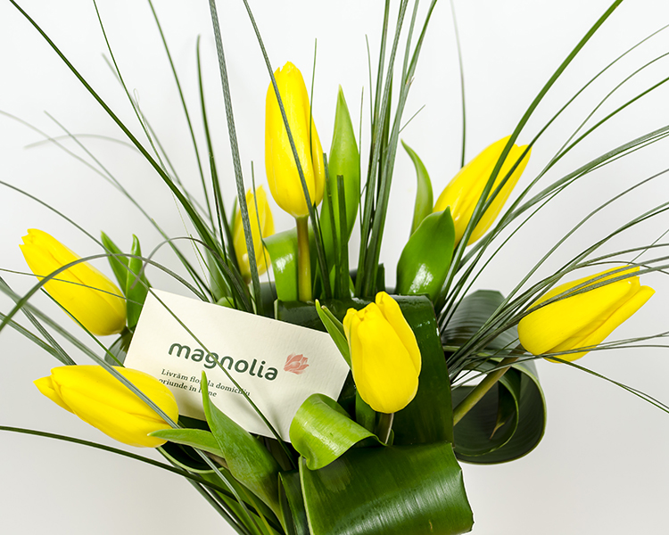 Bouquet with 7 yellow tulips