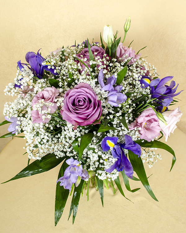 Bouquet with white, violet and pink flowers