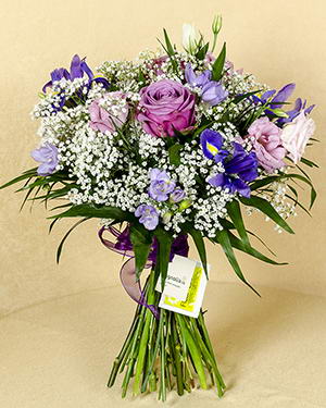 Bouquet with white, violet and pink flowers