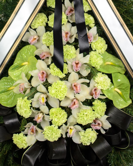 Coroana funerara cu orhidee si garoafe