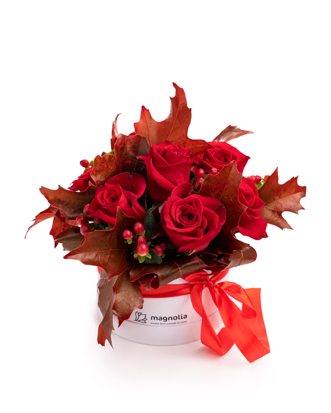 Red roses and hypericum box