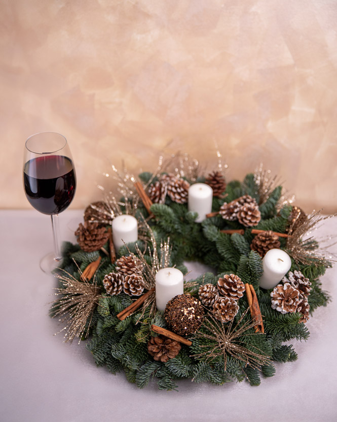 Advent wreath with fir cones