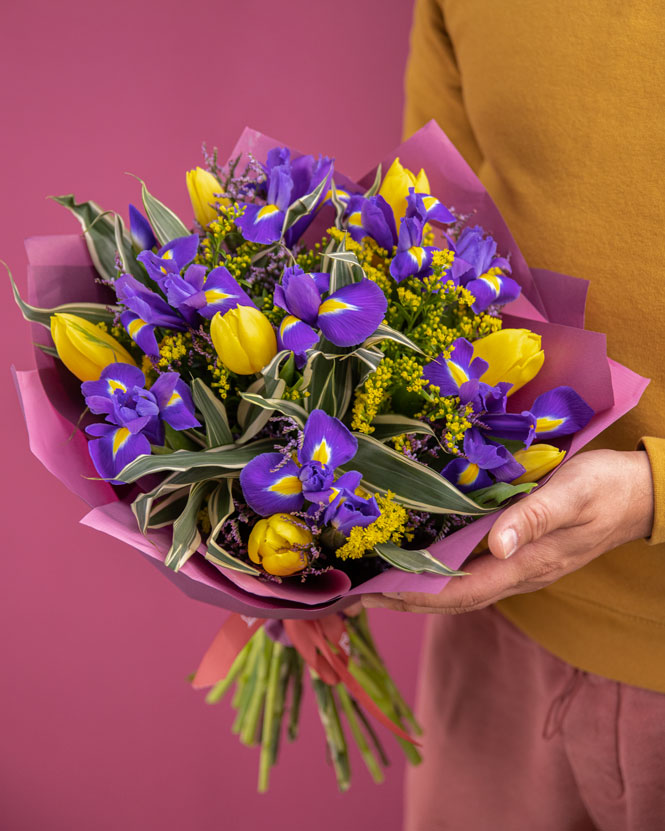 Bouquet of mixed spring flowers