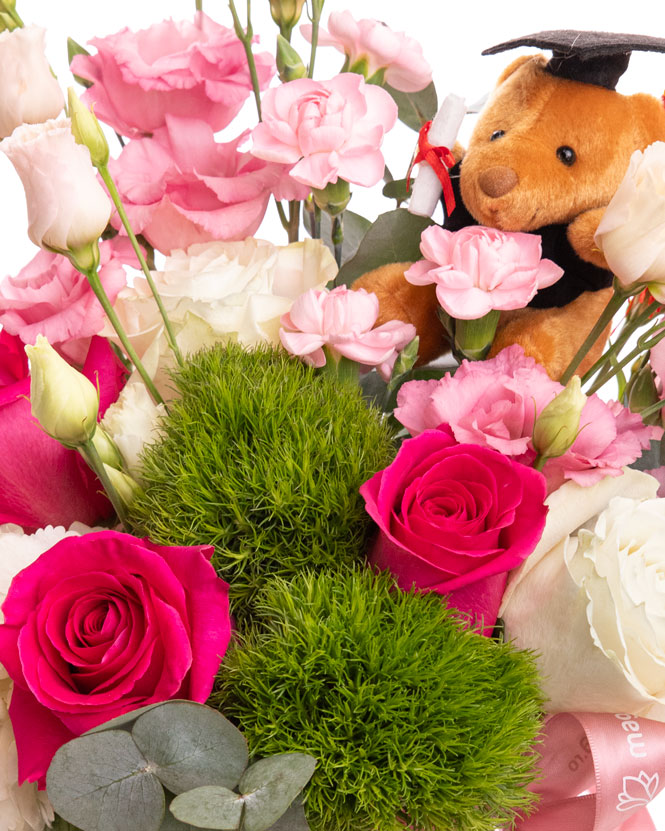 Aranjament floral de absolvire cu trandafiri și accesorii