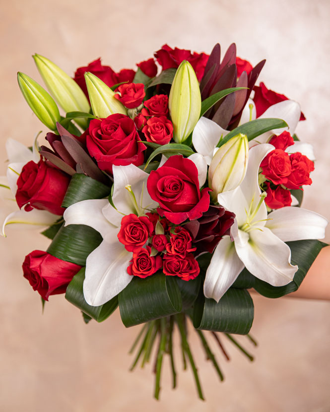 Roses and lilies bouquet