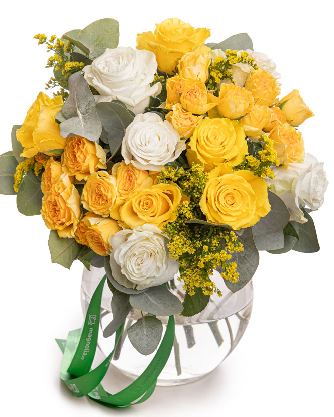 White and yellow rose bouquet