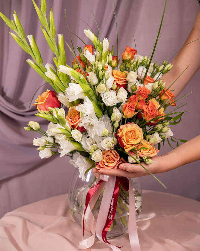 Gladioli and roses bouquet