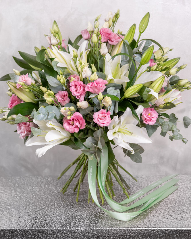 Luxury bouquet with lilies and eustoma 