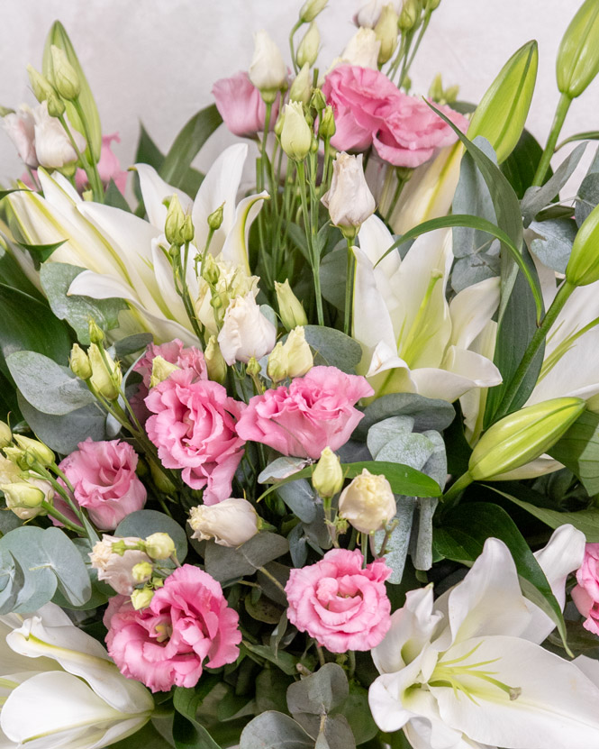 Luxury bouquet with lilies and eustoma 