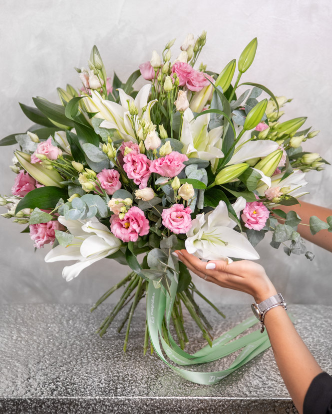 Luxury bouquet with lilies and eustoma 