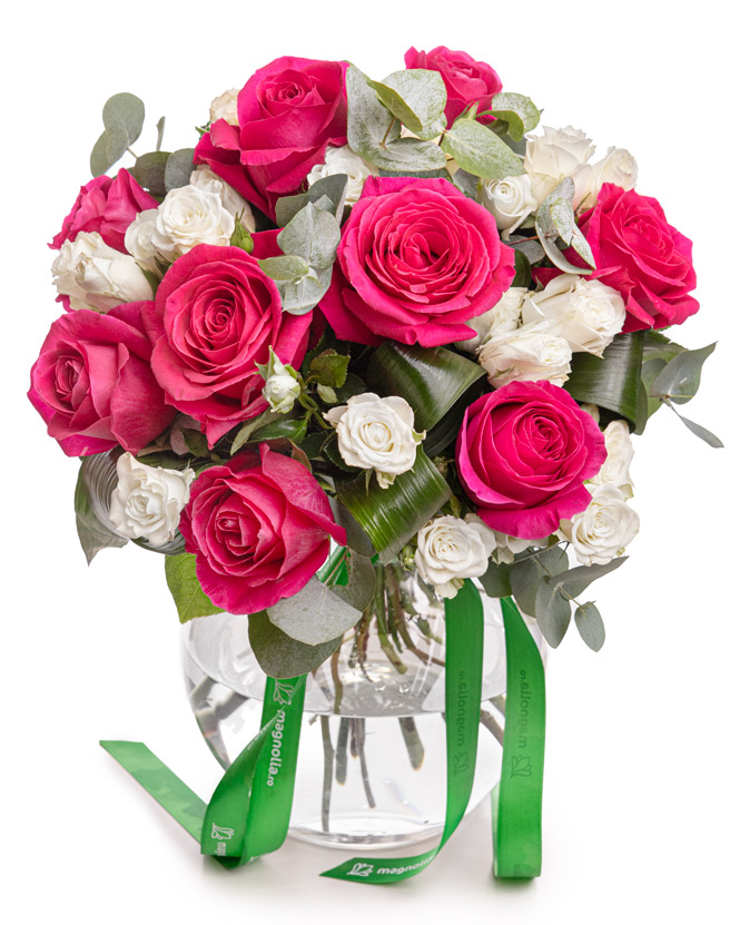 Bouquet with white and pink roses