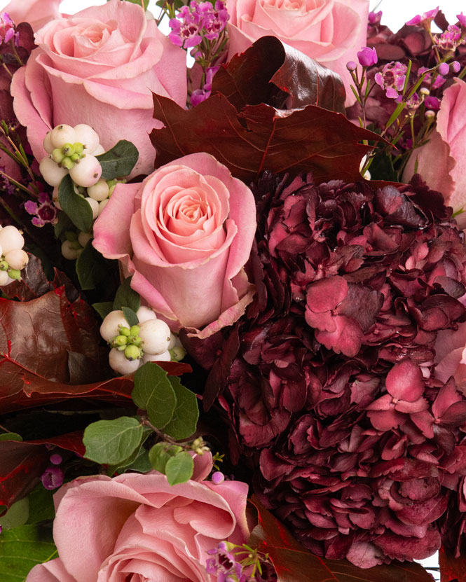 Buchet „Burgundy Delight”