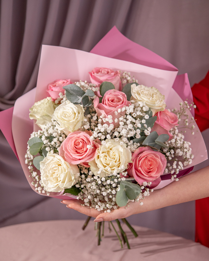 Classic bouquet with pink and white roses