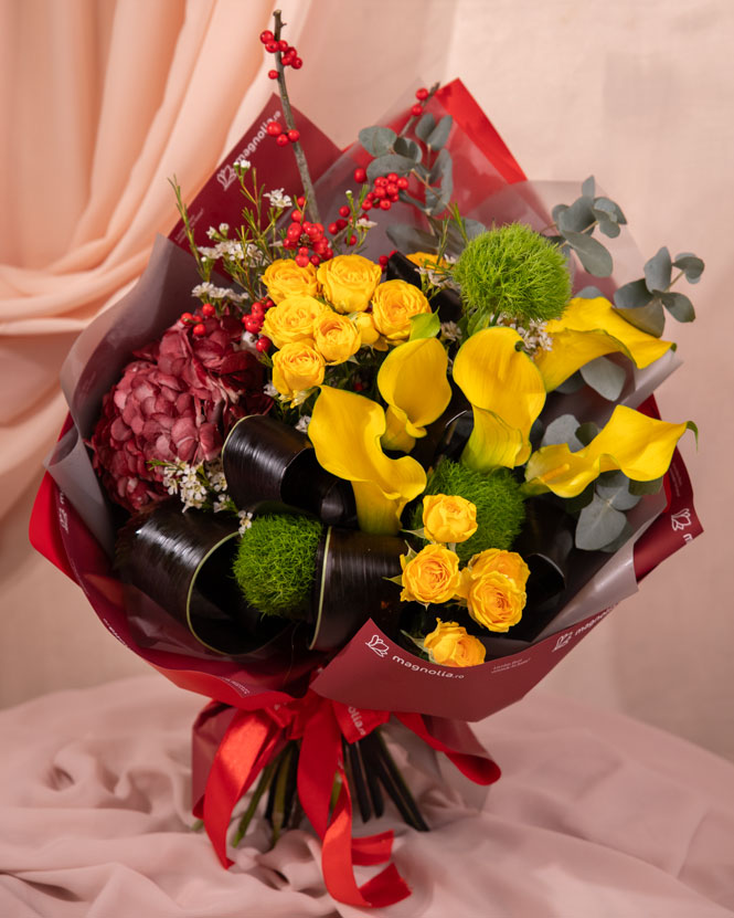 Bouquet with roses and calla