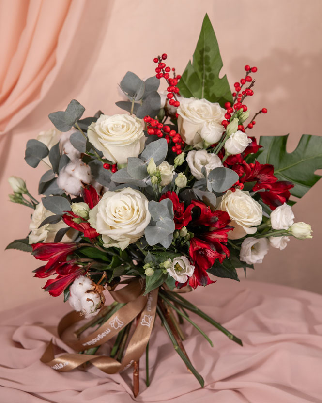 Winter bouquet with lisianthus