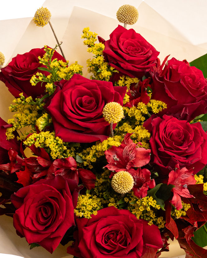 Bouquet with roses and craspedia