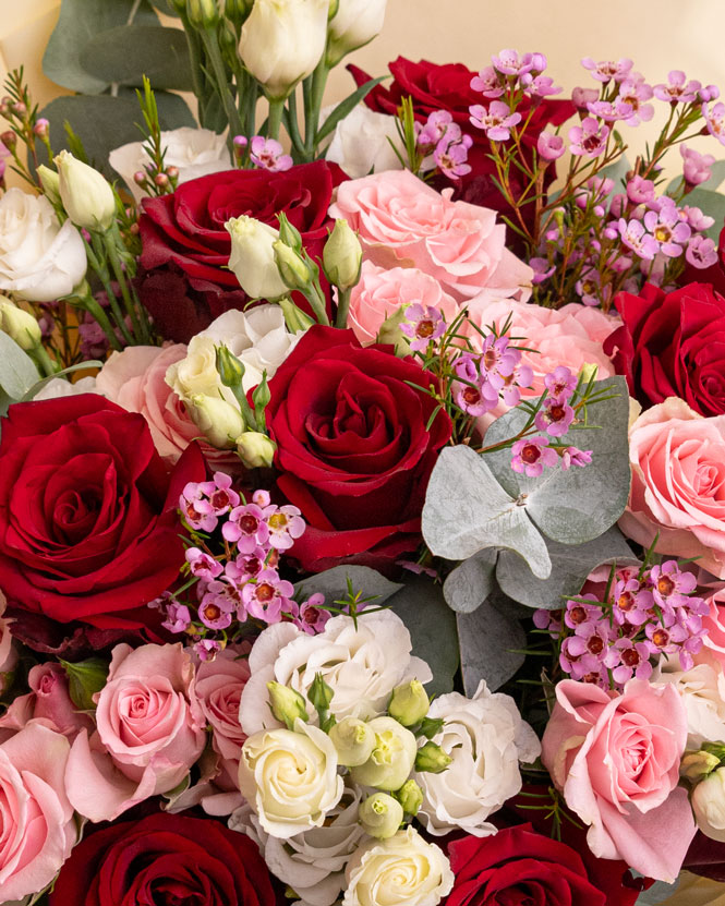 Bouquet with red roses and eustoma