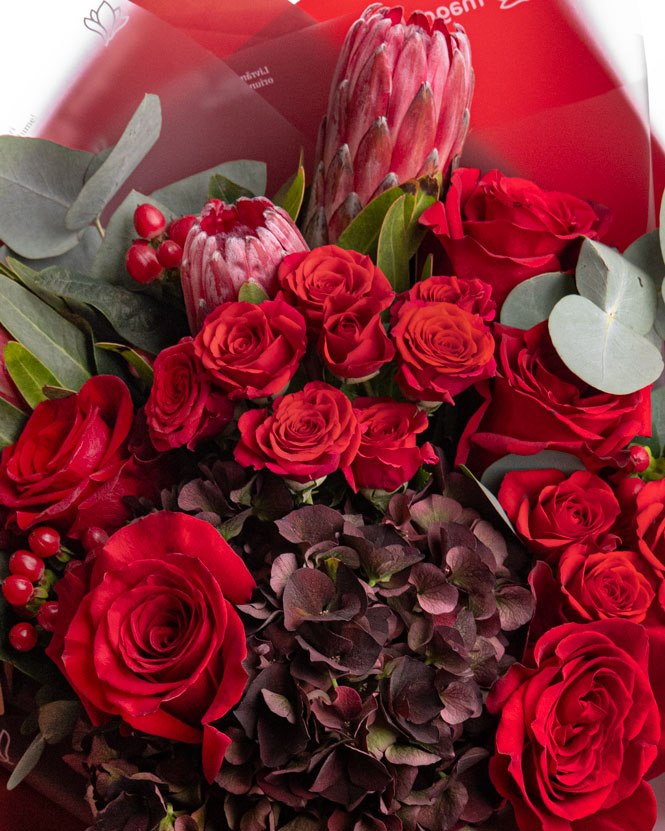 Protea and roses bouquet