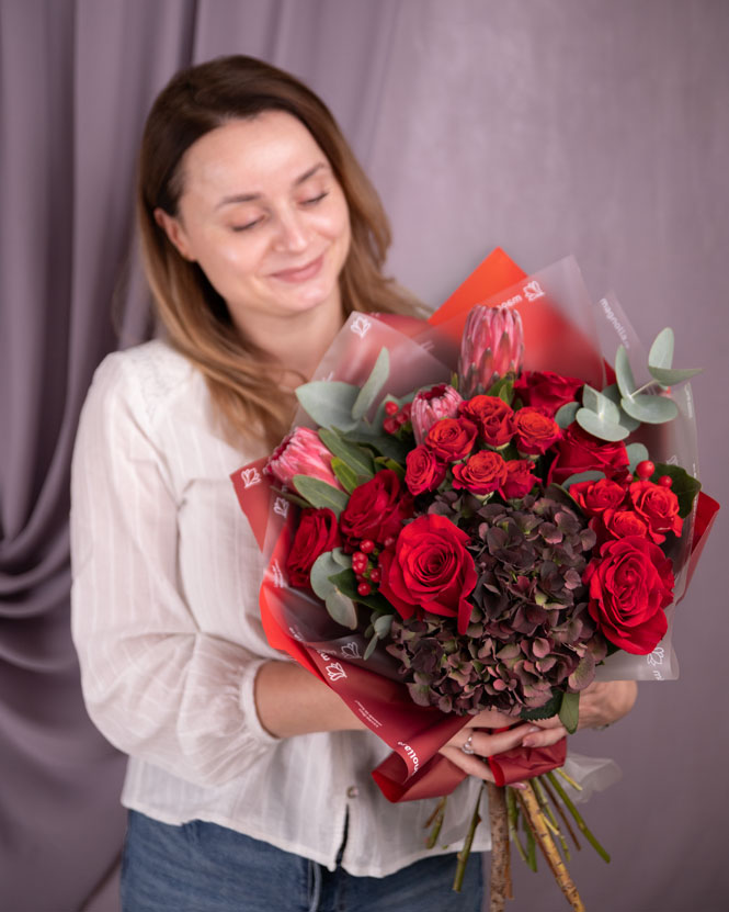 Protea and roses bouquet