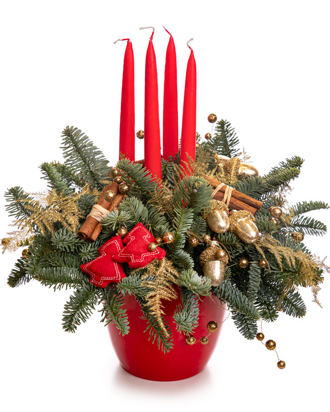 Advent arrangement with festive ornaments