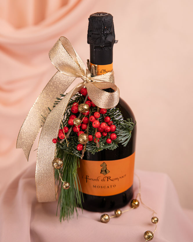 Holiday-Decorated Sparkling Wine