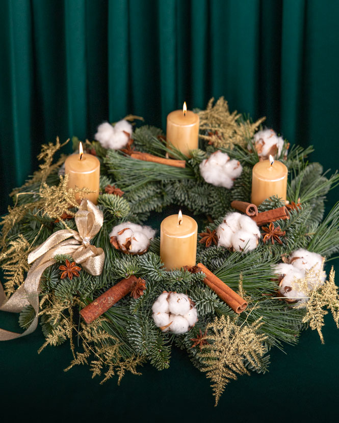 Advent wreath with accesories