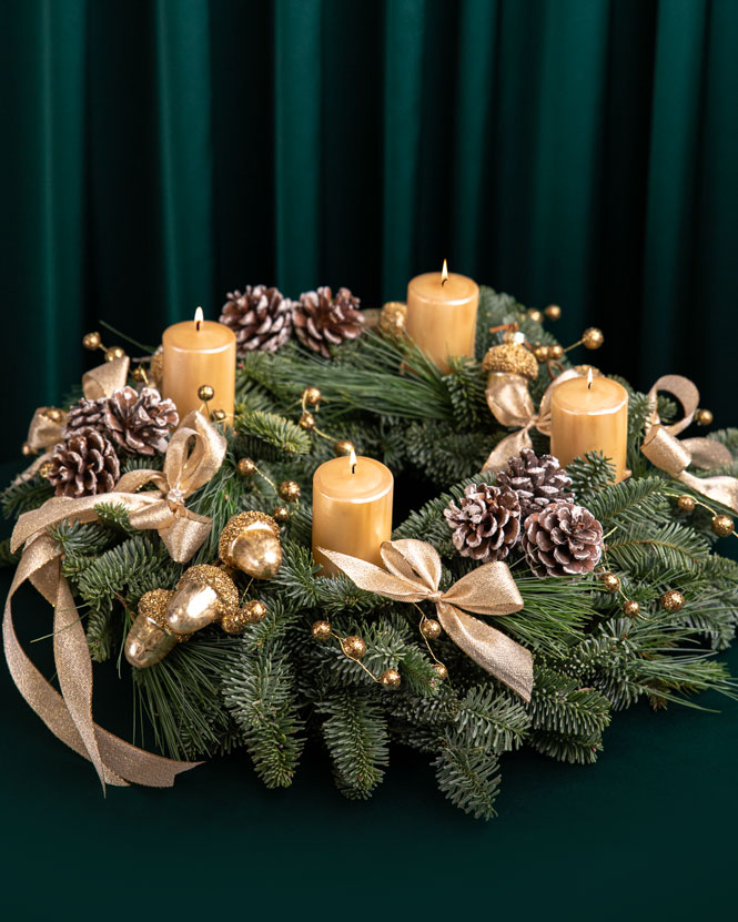 Advent wreath with fir cones