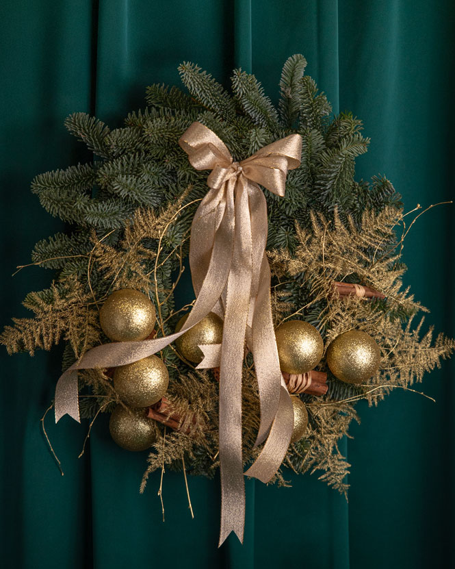 Wreath with Christmas decorations