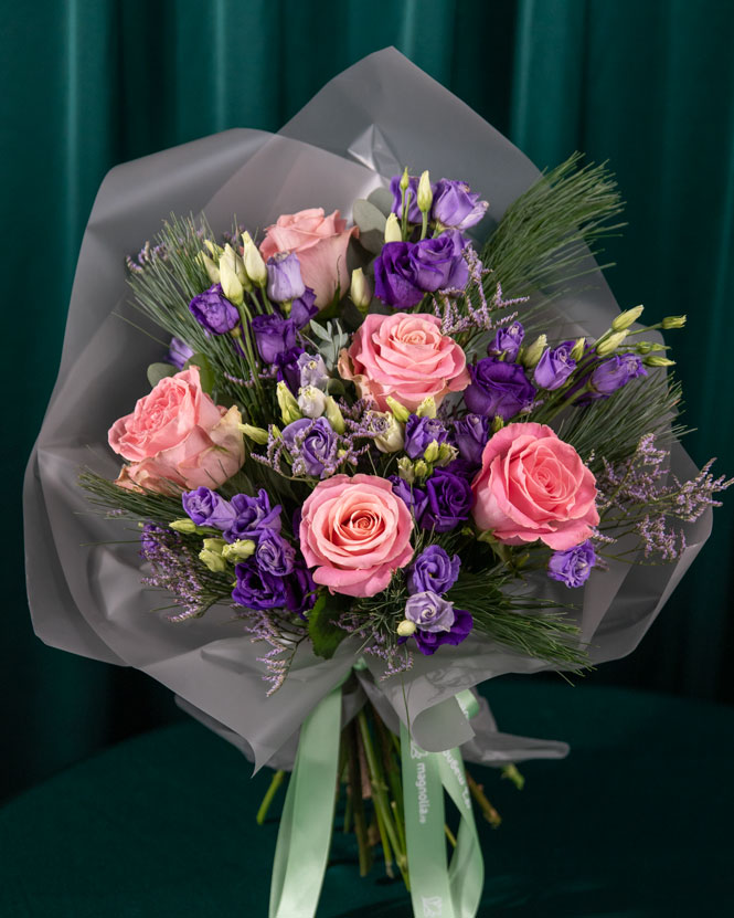 Pink roses bouquet