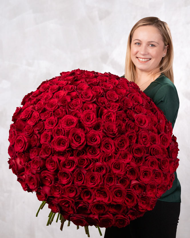 ”Timeless Romance” 201 red rose bouquet