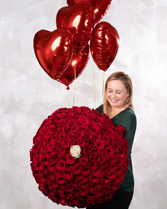 ”Forever Yours” 201 Roses and Heart-Shaped Balloons