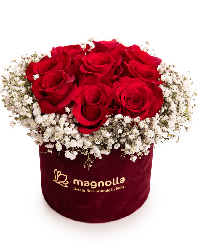 Arrangement with red roses in a box