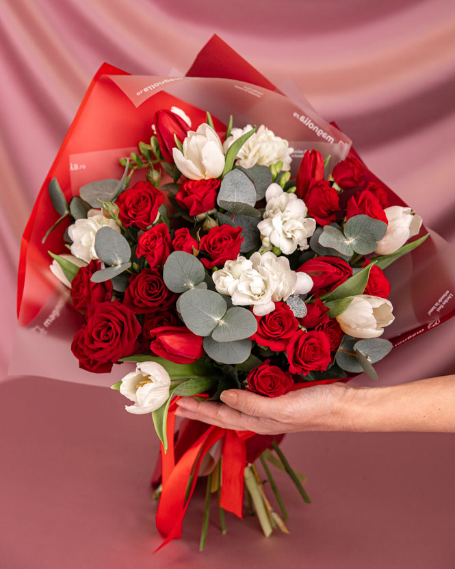 Bouquet of freesias and tulips 